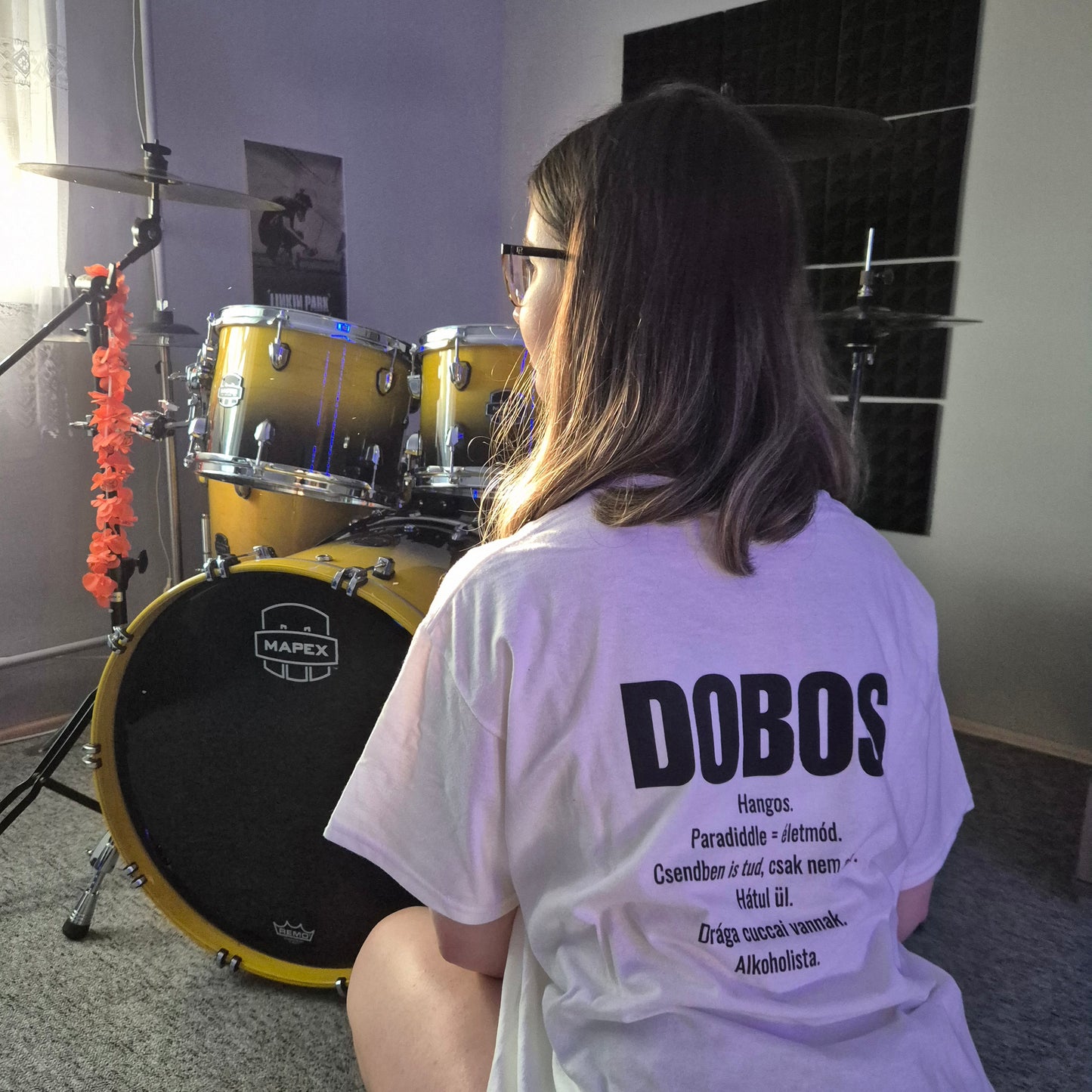 Dobos Fehér Póló - Dobos jellemzői